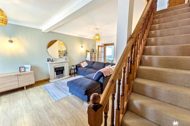 20, Ashgrove, Llanelli photo 2