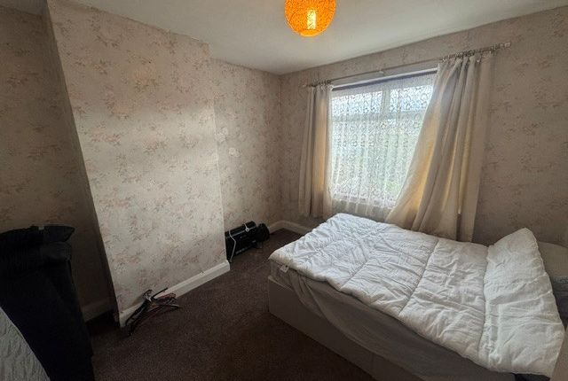 70, Clarence Road, Enfield photo 5