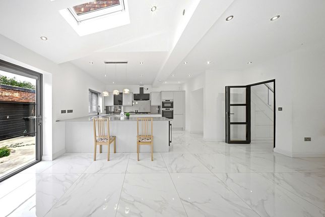 11, Balmoral Drive, Timperly photo 4