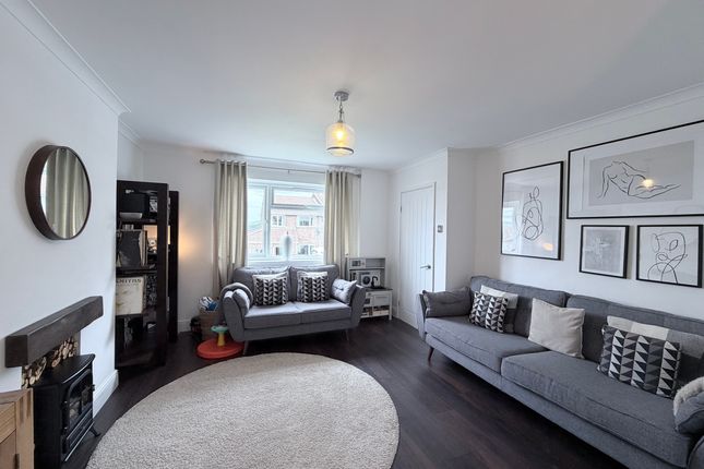 14 Hilltop Avenue, Pontypridd photo 4