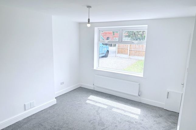 2, Grindall Avenue, Moston photo 2