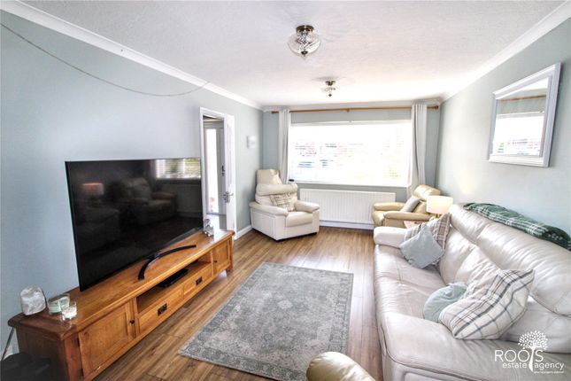 32, Trent Crescent, Berkshire photo 3