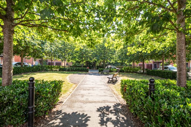 11, Adair Gardens, Caterham photo 4
