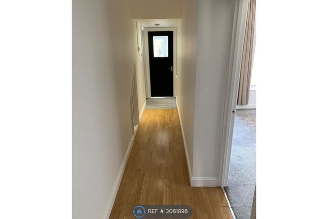 Flat  Ground Floor, Vicarage Road, London photo 2