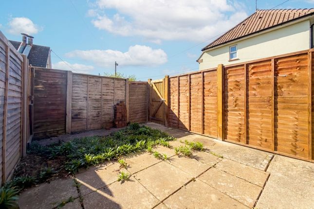 1b Ansell Close, Ipswich photo 2