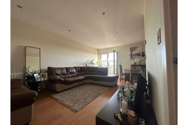 Thumbnail Flat for sale in Spring Gardens, Romford