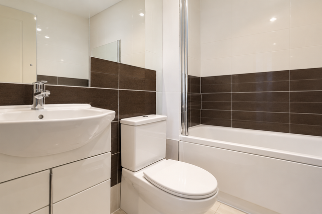 Flat 2, 116 Churchfield Road, London photo 2