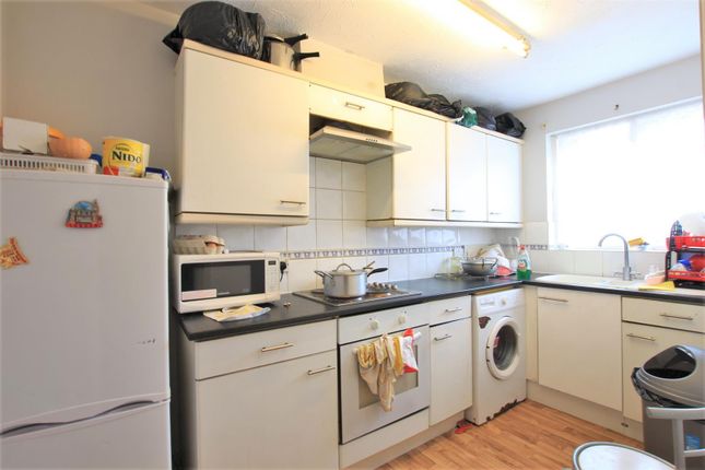 Flat for sale in Stirling Grove, Hounslow
