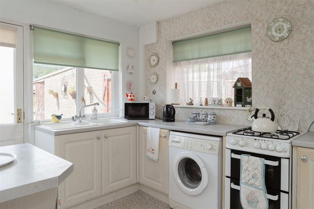11, Warwick Close, Dorking photo 4