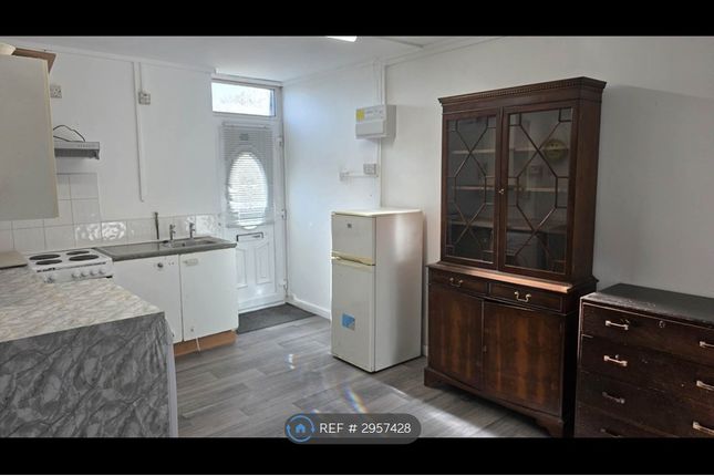 Flat, Barnet Road, Potters Bar photo 3