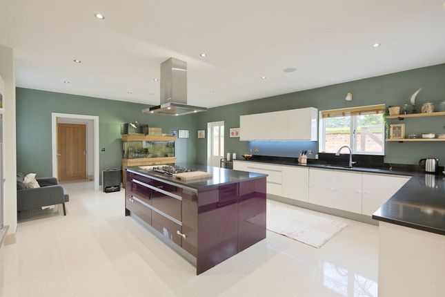 2 Clifton House Gardens, Shefford photo 2