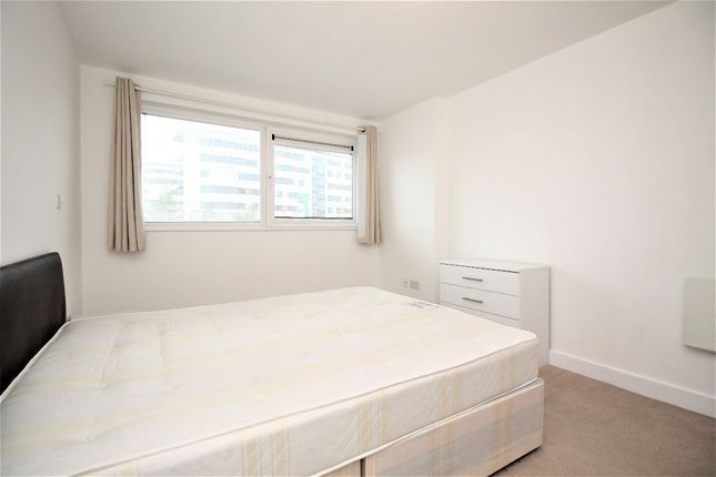 Flat to rent in Fathom Court, Basin Approach, Gallions Reach