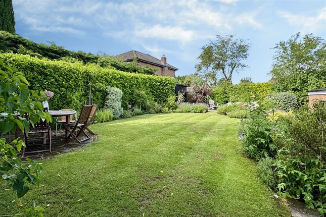 The Red House, 1 Hawthorn Road, Godalming photo 2
