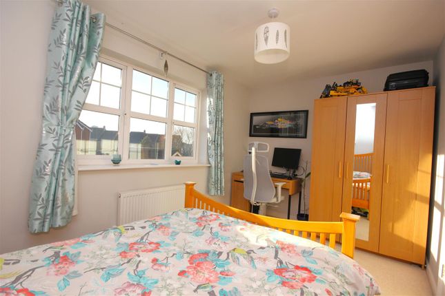 Town house for sale in Temple Gardens, Rushden