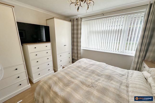 37 Snowdon Close, Nuneaton, Warwickshire photo 3
