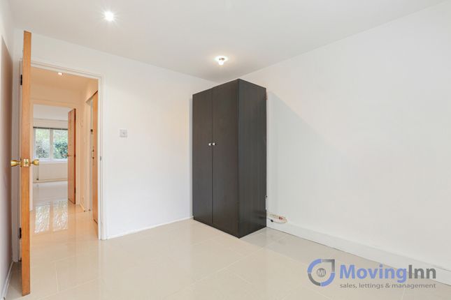 Flat to rent in Coe Avenue, South Norwood