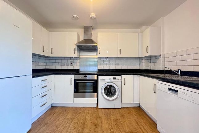 2 Dean Path, Dagenham photo 2