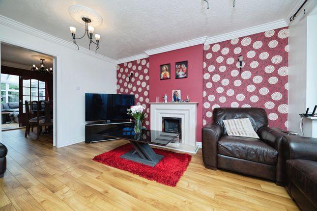 21, Heather Close, Hull photo 3