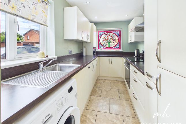 1, Chelford Close, Preston photo 3
