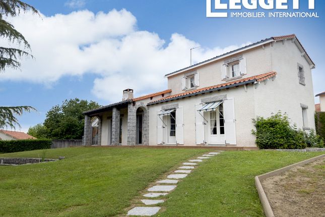 Thumbnail Villa for sale in Moncoutant-Sur-Sèvre, Deux-Sèvres, Nouvelle-Aquitaine