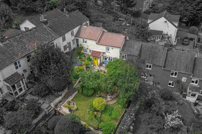 11, Hill Square, Dursley photo 2