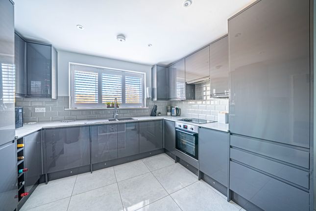 11a Lady Godley Close, Tidworth photo 3