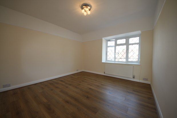 Flat to rent in Richmond Road, Kingston Upon Thames
