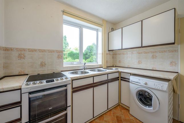 118, Buckingham Grove, Kingswinford photo 3