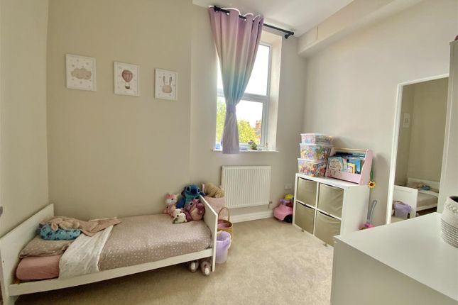 Flat 8, The Old County Arms, New Bradwell photo 4