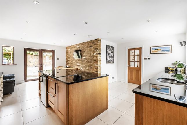 7, Milton Way, Fetcham photo 3