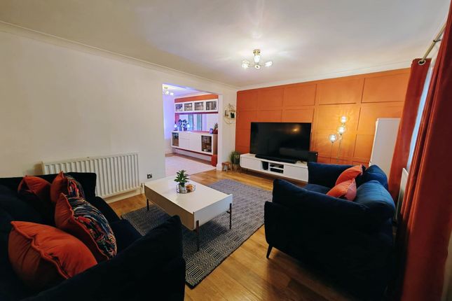 7 Mitchell Gardens, South Shields photo 2