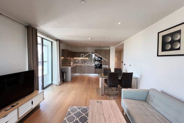 46Brogan01, Battersea Park Road, London photo 2