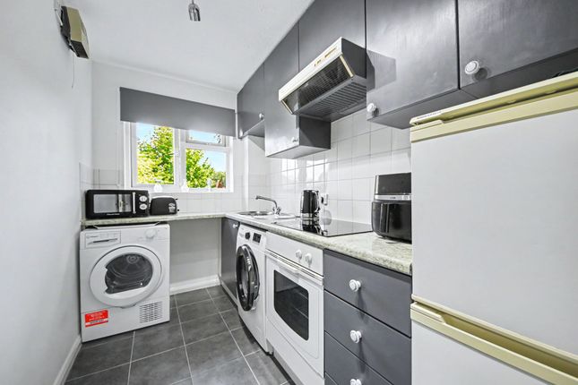 Flat 5, Russett House Mallow Road, Southampton photo 3