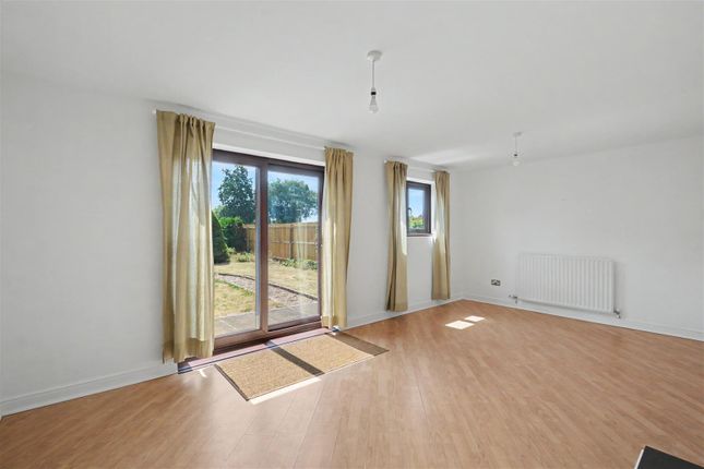 32, Thorndyke Close, Nottingham photo 3