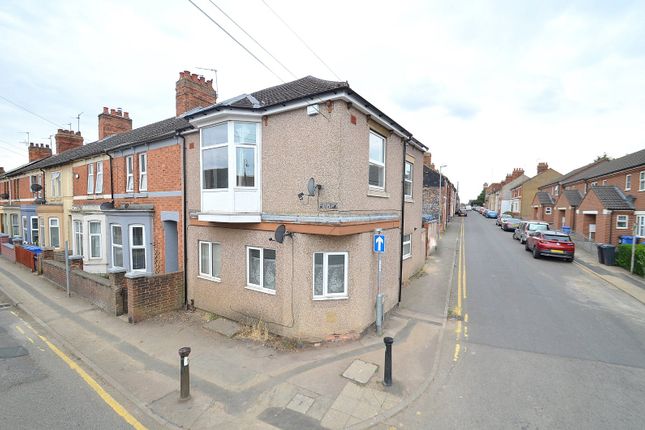 Flat to rent in Wood Street, Kettering, Northamptonshire