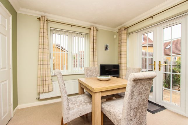 34, Stone Close, Wellingborough photo 3