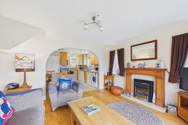 Flourish Cottage, 12a Flowergate, Whitby photo 3