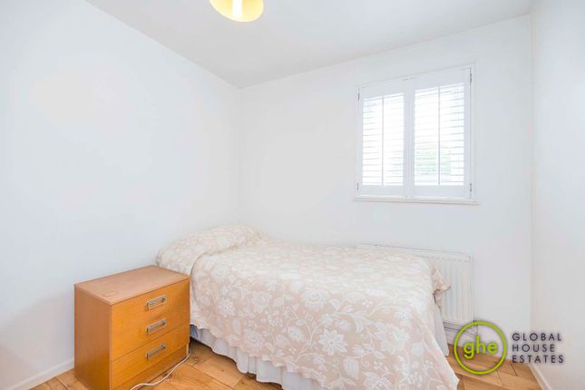 Town house for sale in St .James's Road, Bermondsey, London