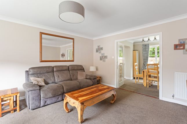 123, Oldwood Place, Livingston, West Lothian photo 4