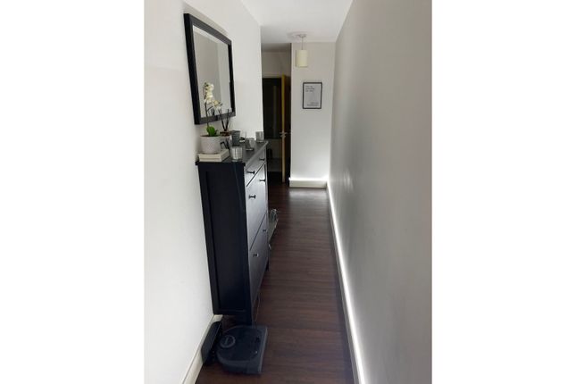 Flat for sale in 11 Oxley Square, London