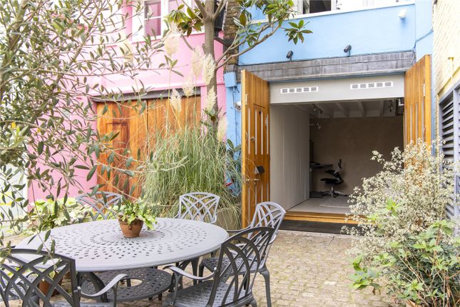 Mews house to rent in Alba Place, Notting Hill, London