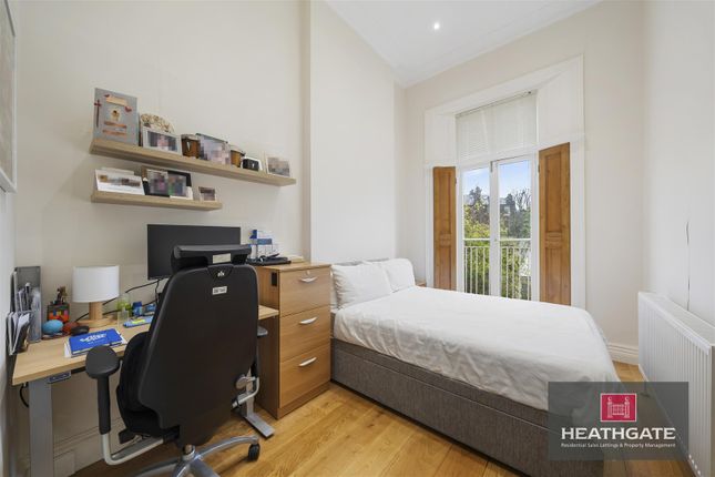 Flat for sale in Buckland Crescent, London