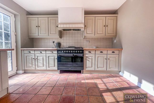 83, Brock Hill, Wickford photo 3