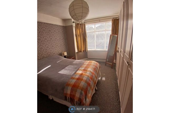 South Facing Double Room With Fitted Wadrobes