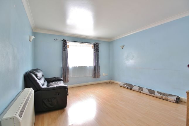 Flat for sale in Hillary Drive, Isleworth
