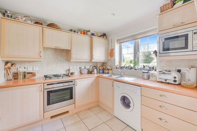 69, High Street, Lingfield photo 2