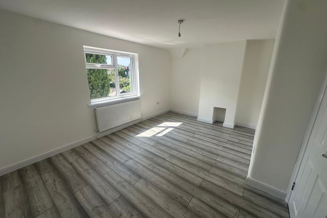 10, Sinclair Road, Greater London photo 2