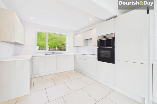 31 Kings Drive, Stafford photo 4
