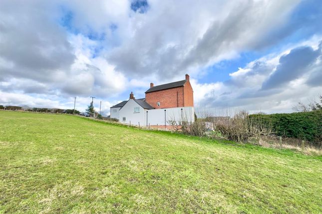 Spring House Farm, Dingle Bank, Chesterfield photo 2