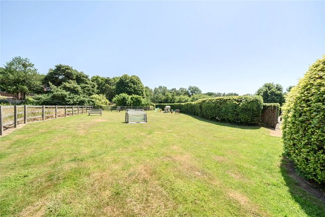 11, Bakersgate Gardens, Woking photo 2